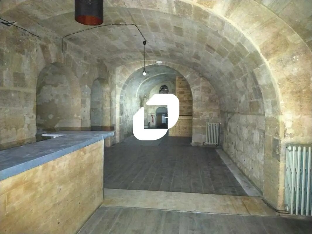 Retail in Bordeaux for sale Interior Photo- Image 1 of 9