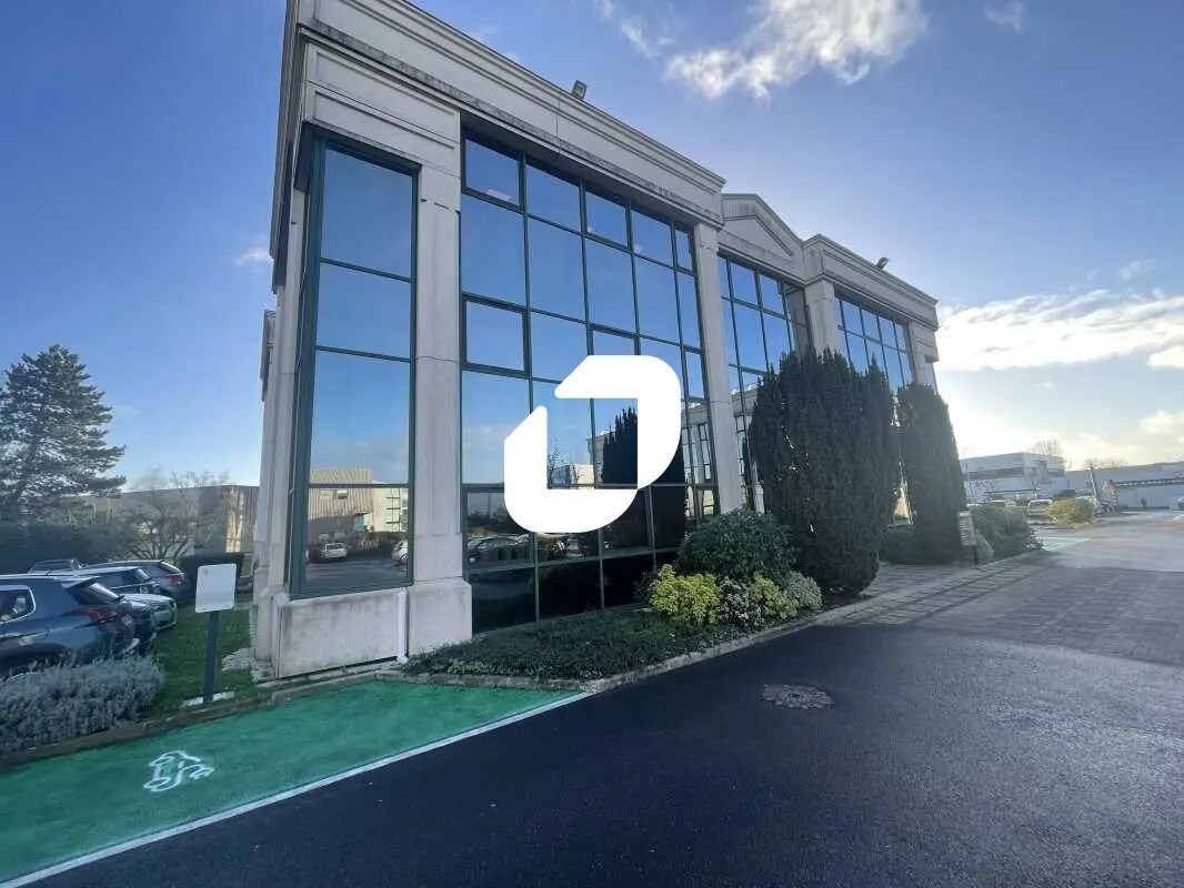 Office in Villebon-sur-Yvette for lease Building Photo- Image 1 of 14