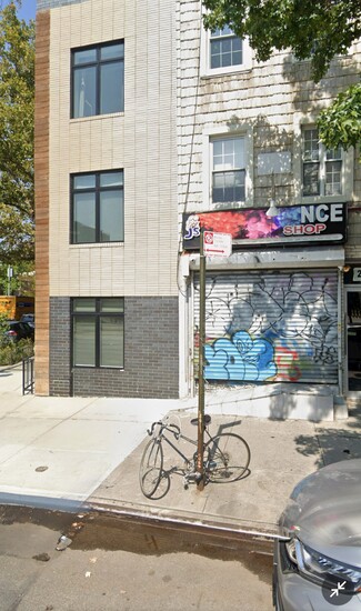 More details for 216 Driggs Ave, Brooklyn, NY - Retail for Lease