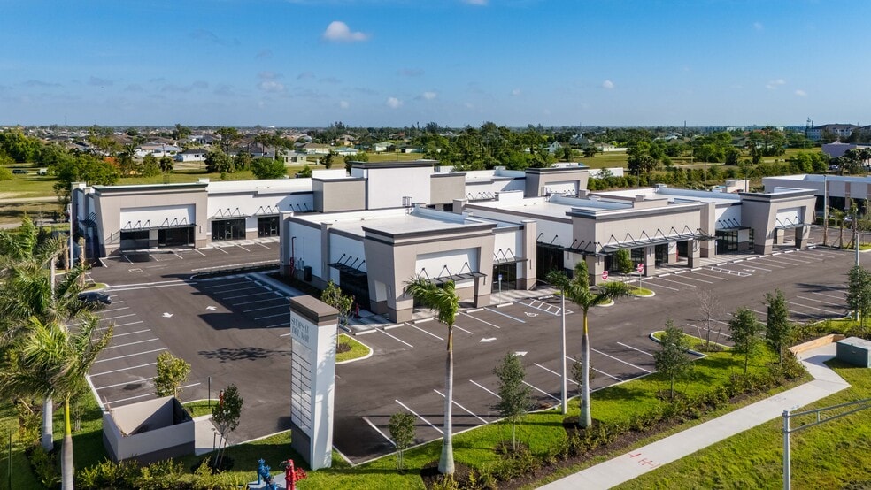 1019 SW Pine Island Rd, Cape Coral, FL for lease - Building Photo - Image 1 of 12