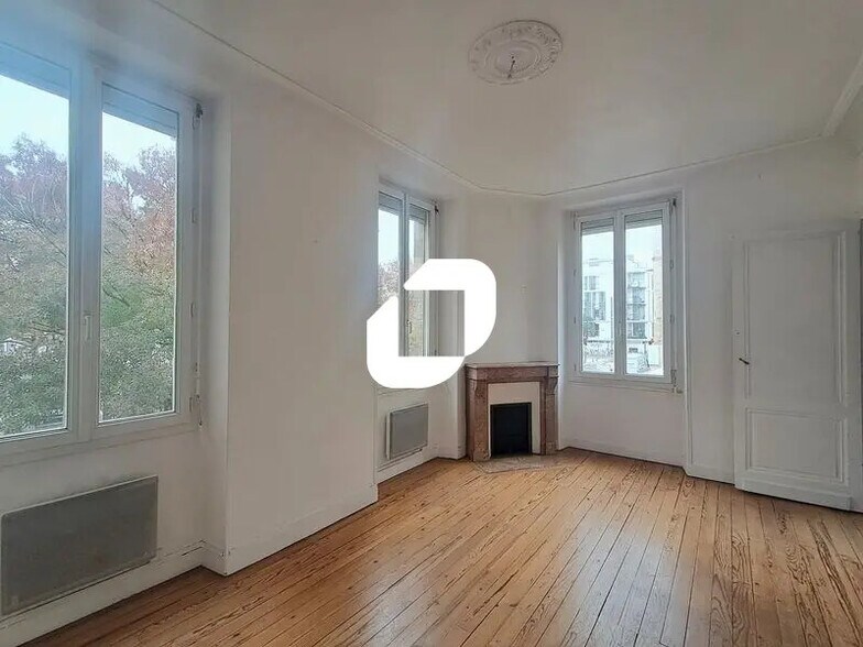 Office in Bordeaux for lease - Interior Photo - Image 1 of 9