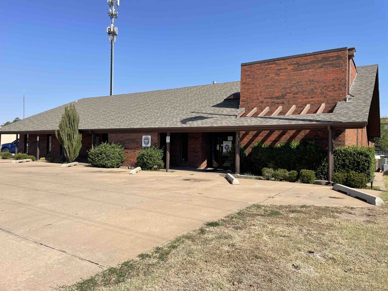 2613 N Van Buren St, Enid, OK for lease - Building Photo - Image 1 of 3