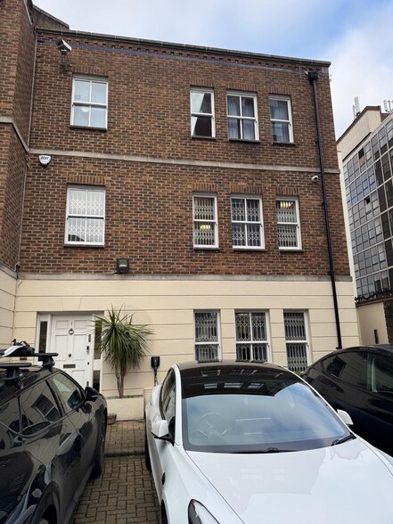 1-5 Clements Ln, Ilford for sale - Building Photo - Image 1 of 1