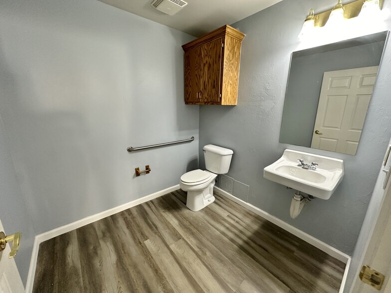 3204 SW 59th St, Oklahoma City, OK for lease - Interior Photo - Image 3 of 7