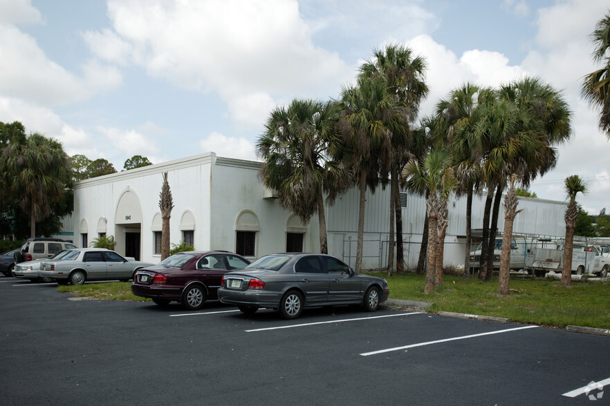 5842 Corporation Cir, Fort Myers, FL for lease - Building Photo - Image 2 of 10