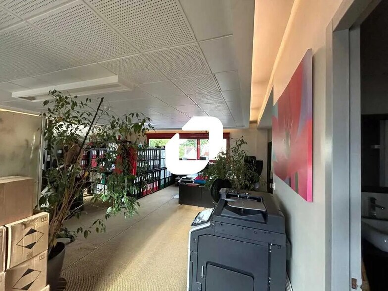 Office in Ivry-sur-Seine for lease - Building Photo - Image 2 of 12