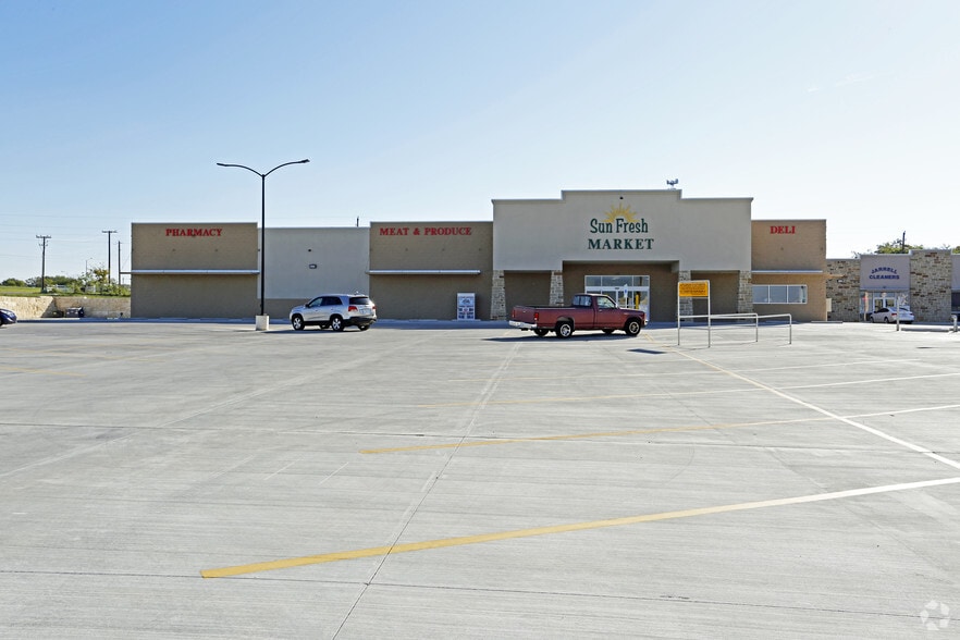 180 Town Center Blvd, Jarrell, TX for lease - Primary Photo - Image 1 of 7