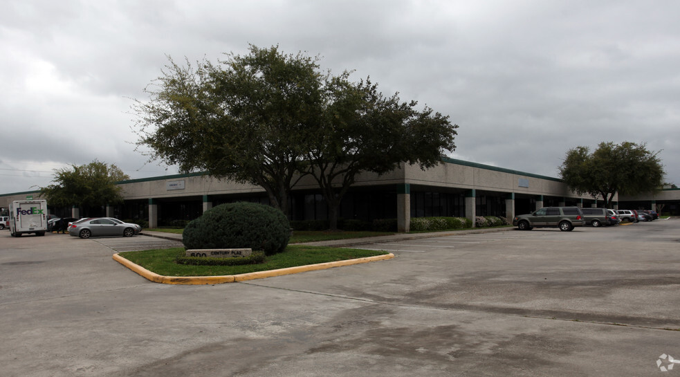 600 Century Plaza Dr, Houston, TX for lease - Primary Photo - Image 1 of 7