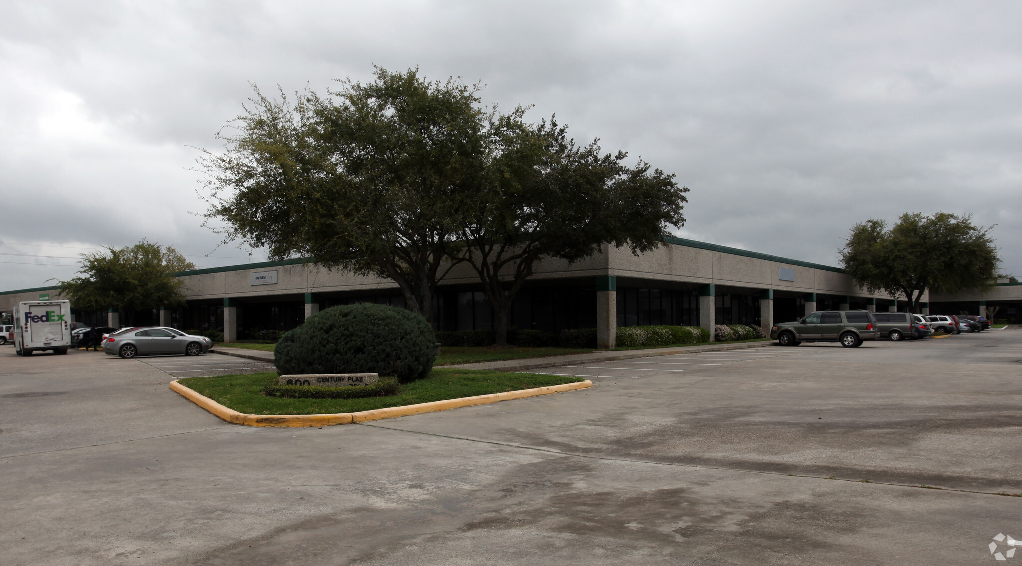 600 Century Plaza Dr, Houston, TX for lease Primary Photo- Image 1 of 8