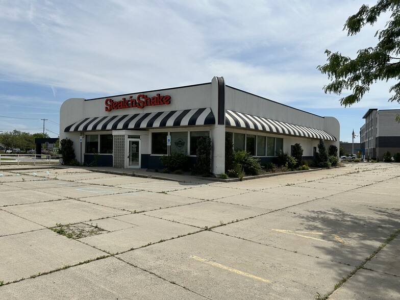 4550 28th St SE, Grand Rapids, MI for sale - Building Photo - Image 3 of 14