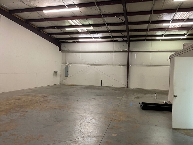 615-629 Leago St, Houston, TX for lease - Building Photo - Image 2 of 5