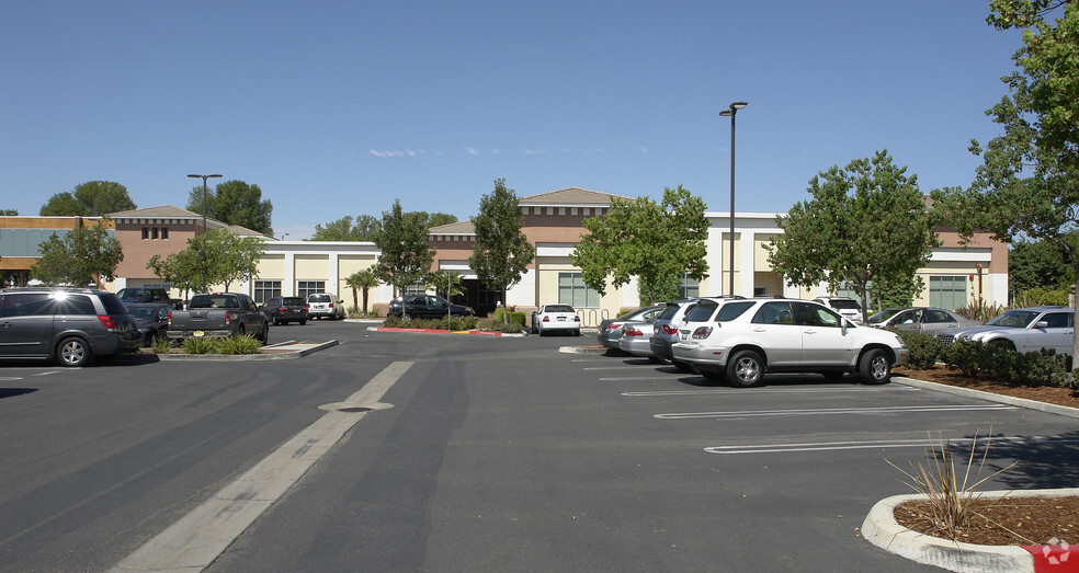 120 Guthrie Ln, Brentwood, CA for lease - Building Photo - Image 2 of 13