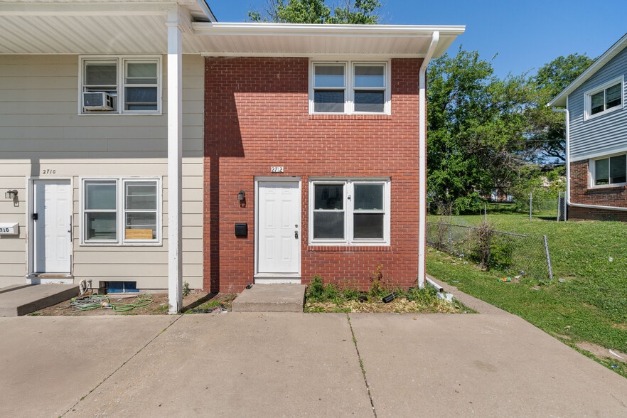 2704 Magnolia Dr, Bettendorf, IA for sale - Primary Photo - Image 2 of 22