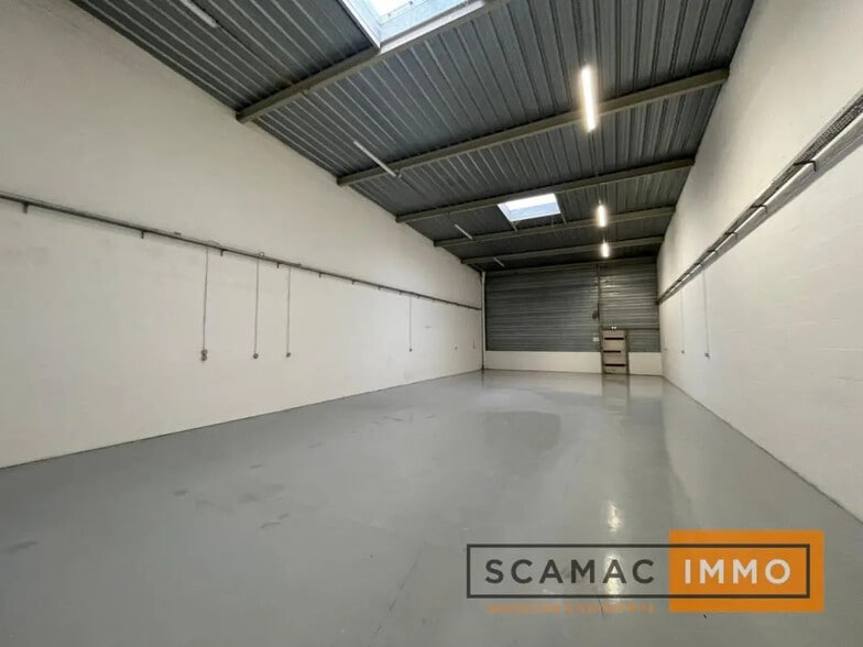Industrial in Chilly-Mazarin for lease - Building Photo - Image 2 of 8