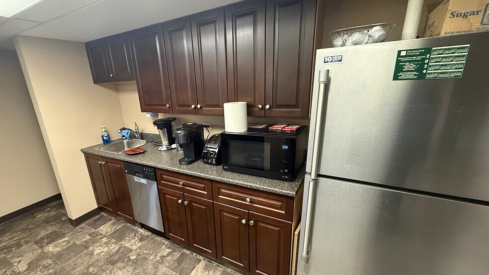 1460 Corydon Av, Winnipeg, MB for lease - Building Photo - Image 2 of 6