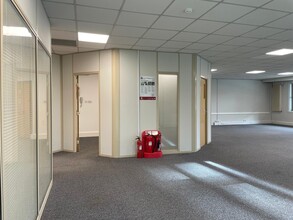 3 Michaelson Sq, Livingston for lease Interior Photo- Image 2 of 4