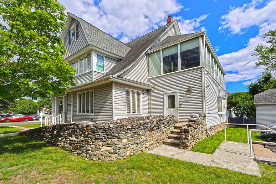 71 Bridgeport Ave, Milford, CT for sale - Building Photo - Image 2 of 5