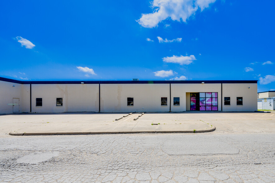 3300 Lawnwood St, Fort Worth, TX for lease - Building Photo - Image 3 of 25