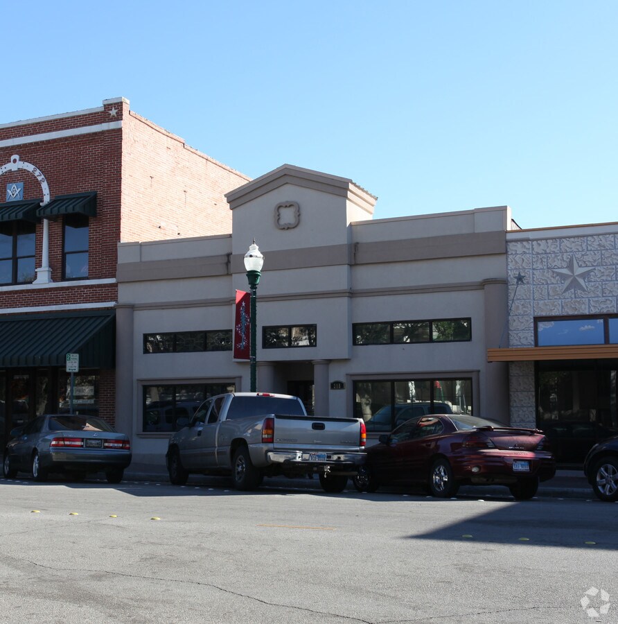 318 N Main St, Conroe, TX 77301