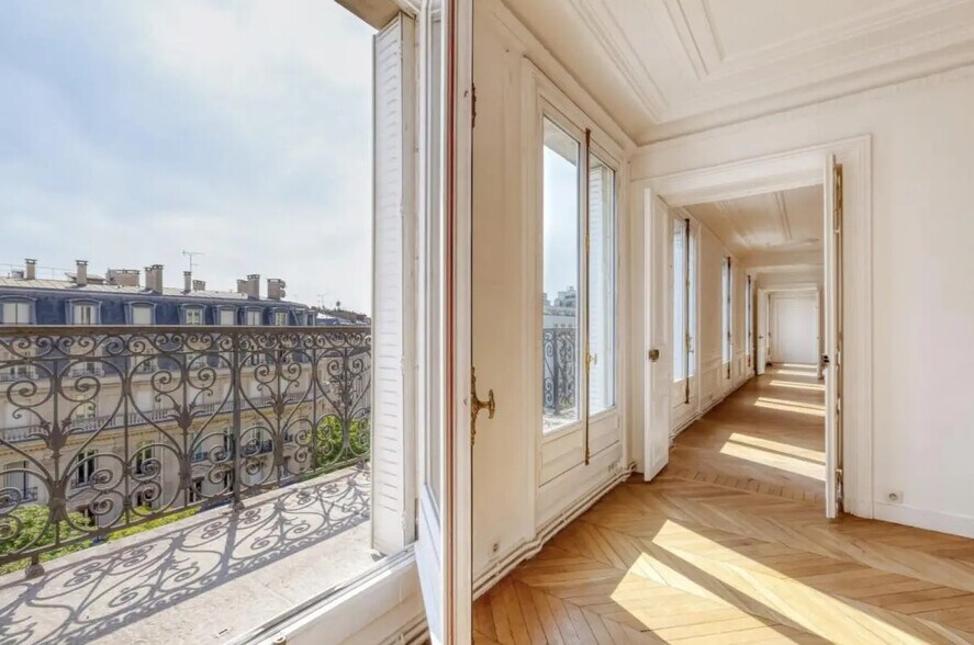 Office in Paris for lease - Interior Photo - Image 3 of 11