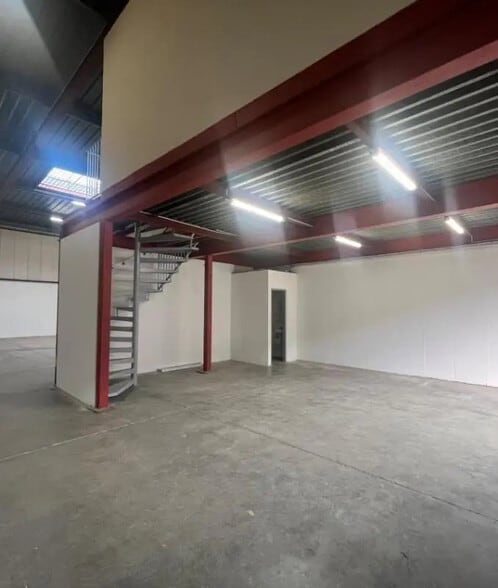 Flex in Champigny-sur-Marne for lease - Building Photo - Image 2 of 7