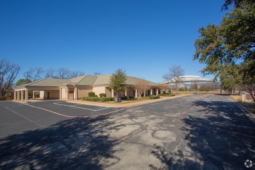 1221 E Division St, Arlington, TX for sale - Building Photo - Image 1 of 1