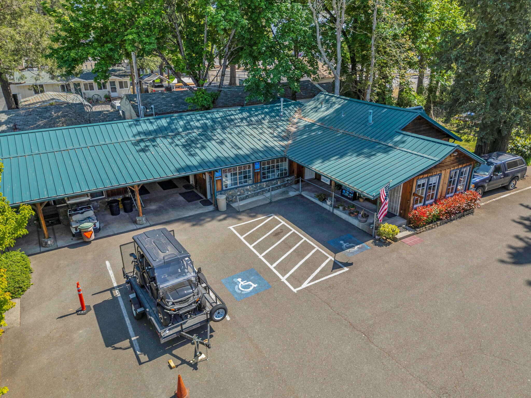 8880 Rogue River Hwy, Grants Pass, OR for sale Primary Photo- Image 1 of 1