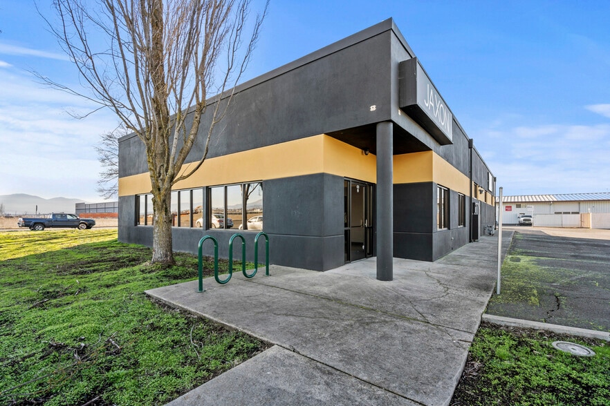 4731 Industry Dr, Medford, OR for sale - Building Photo - Image 3 of 39