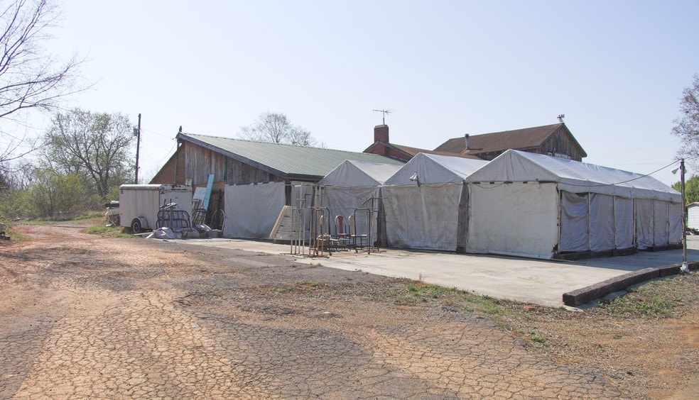 8390 NE Hiwassee St, Charleston, TN for sale - Building Photo - Image 2 of 3