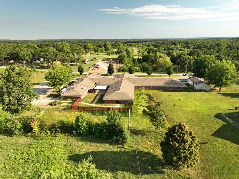 403 E 10th St, Dixon, MO for sale - Building Photo - Image 3 of 5