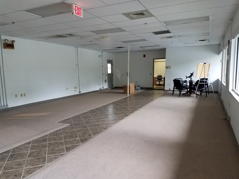 541 NW Interpark Pl, Port Saint Lucie, FL for sale - Interior Photo - Image 3 of 17