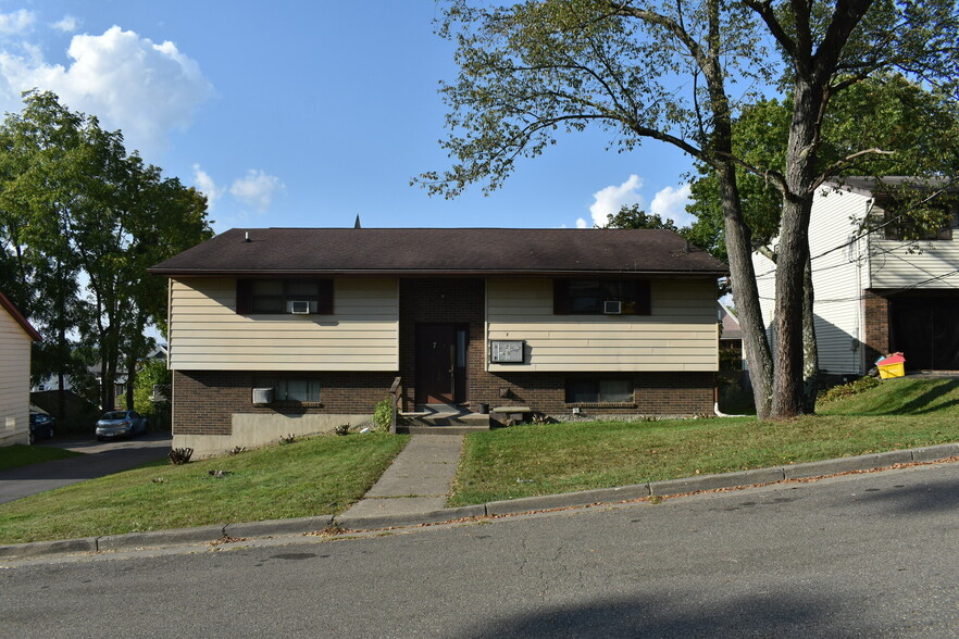 7 Maria Mnr, Binghamton, NY for sale - Primary Photo - Image 1 of 3