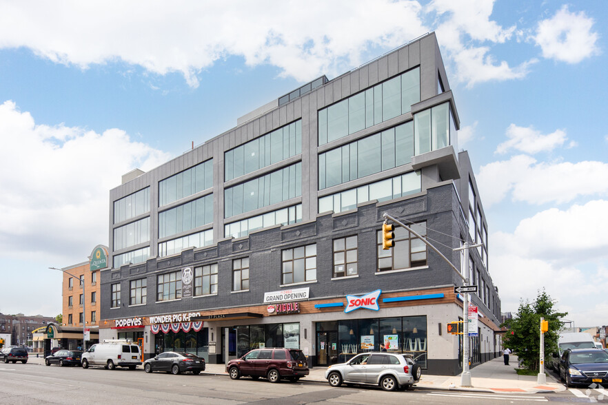 3702 Queens Blvd, Long Island City, NY for lease - Building Photo - Image 1 of 6