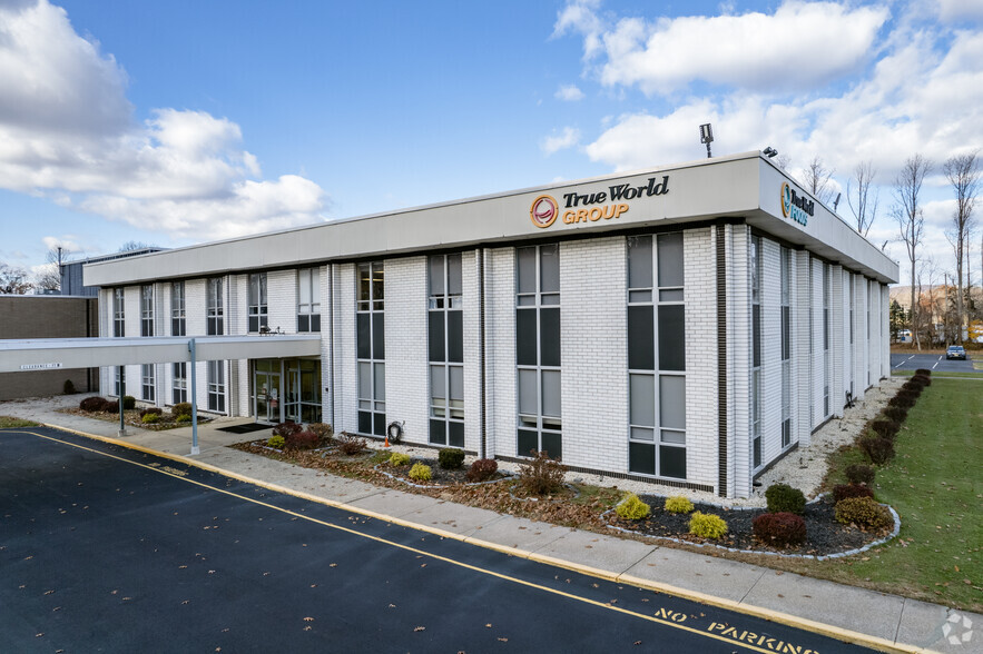 24 Link Dr, Rockleigh, NJ for lease - Building Photo - Image 1 of 14