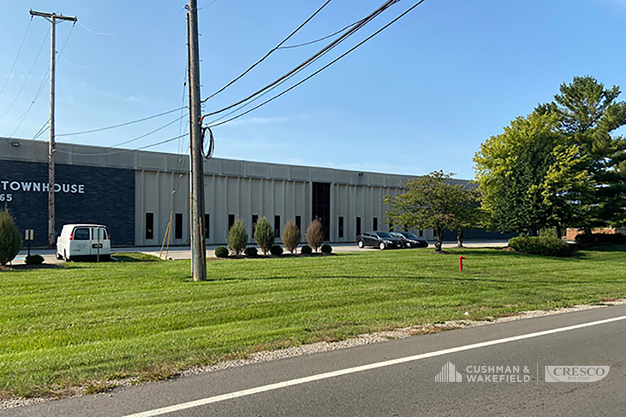 18665-18753 Sheldon Rd, Middleburg Heights, OH for lease - Building Photo - Image 2 of 3