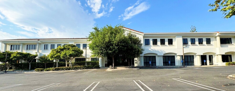 375 Rolling Oaks Dr, Thousand Oaks, CA for lease - Building Photo - Image 1 of 6