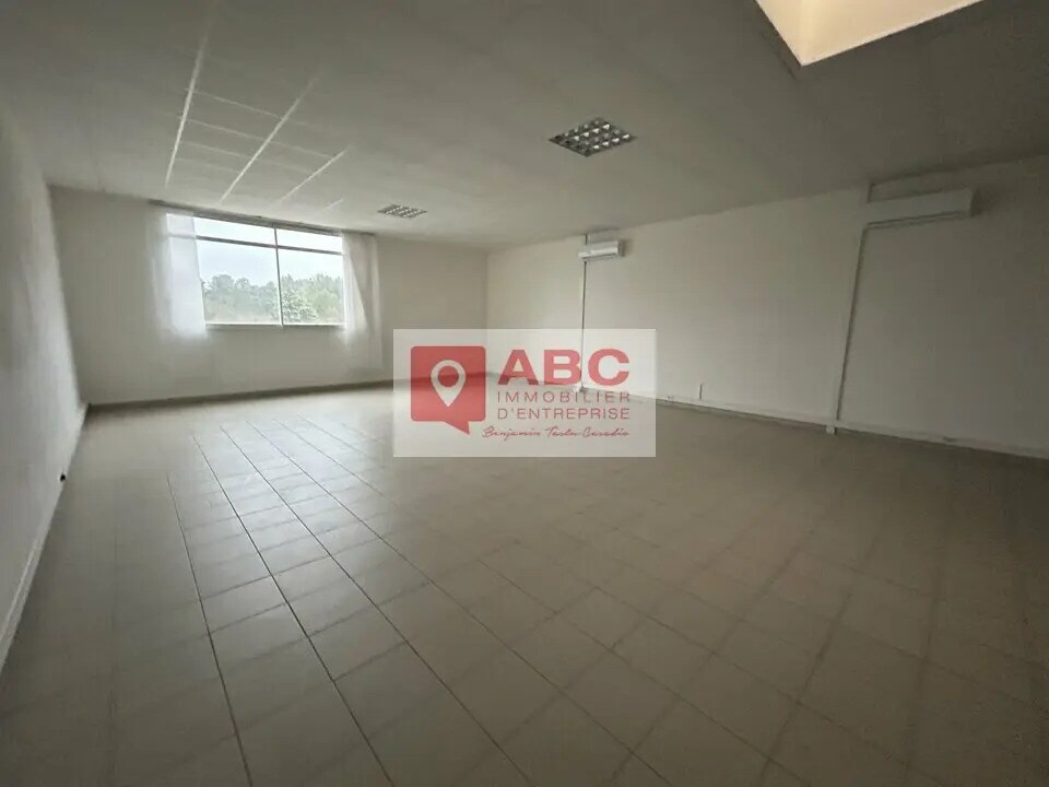 Office in Le Crès for lease Building Photo- Image 1 of 8