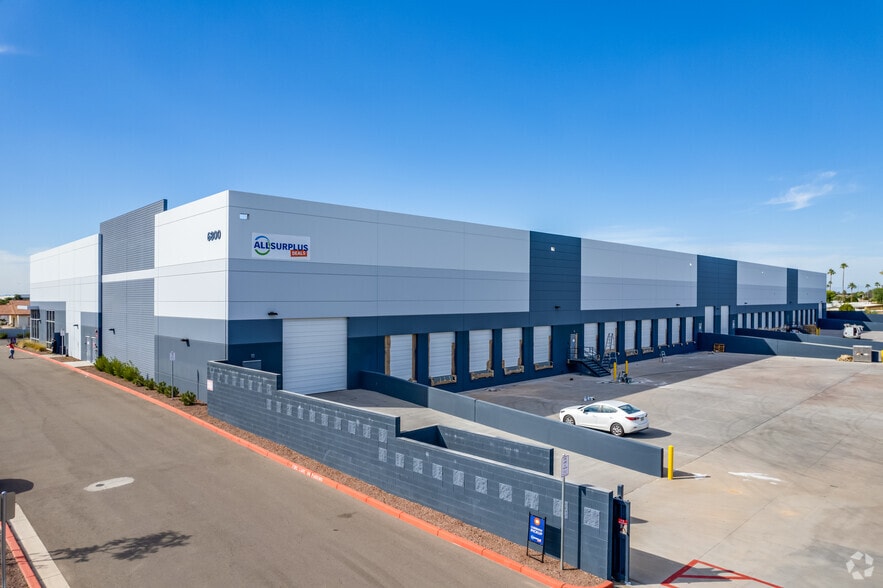 6750 W Van Buren St, Phoenix, AZ for lease - Building Photo - Image 3 of 6