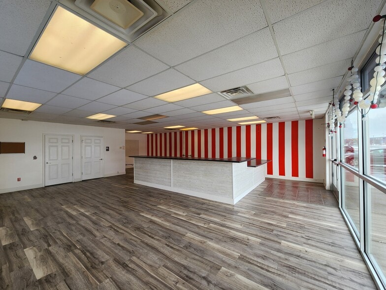 635 N 9th St, Kalamazoo, MI for lease - Interior Photo - Image 3 of 12