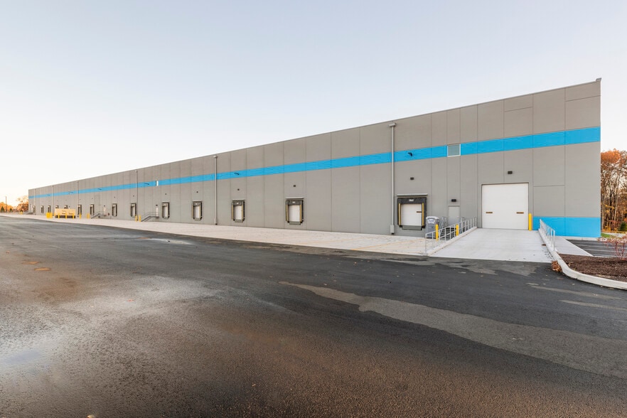 38 Upton Dr, Wilmington, MA for lease - Building Photo - Image 2 of 6