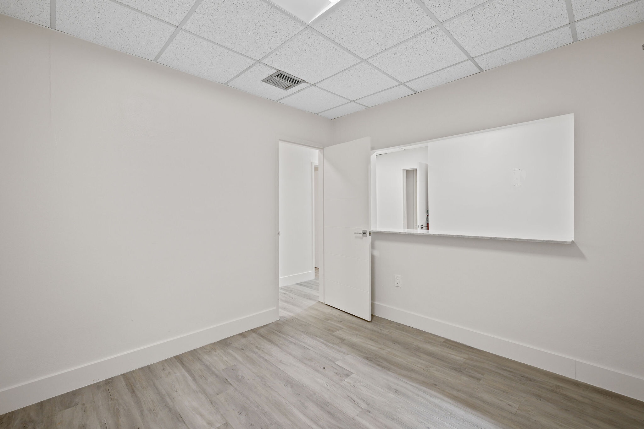960 W 41st St, Miami Beach, FL for lease Interior Photo- Image 1 of 11