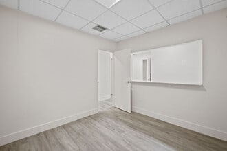 960 W 41st St, Miami Beach, FL for lease Interior Photo- Image 1 of 11