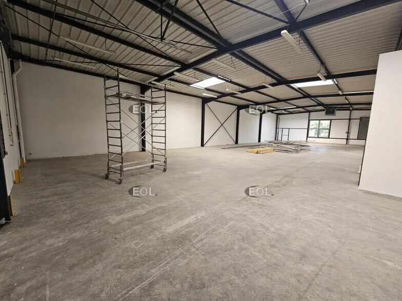 Flex in Ivry-sur-Seine for lease - Interior Photo - Image 2 of 9