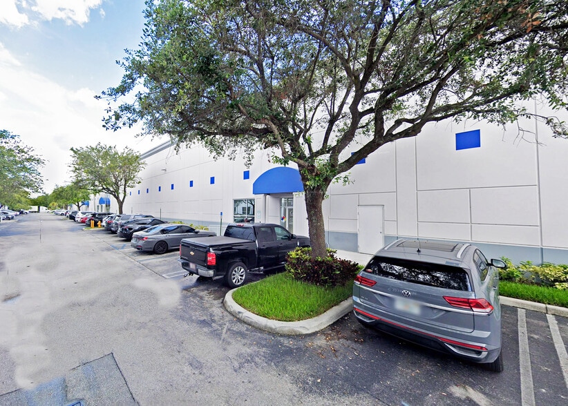 6000 NW 97th Ave, Doral, FL for lease - Building Photo - Image 3 of 5