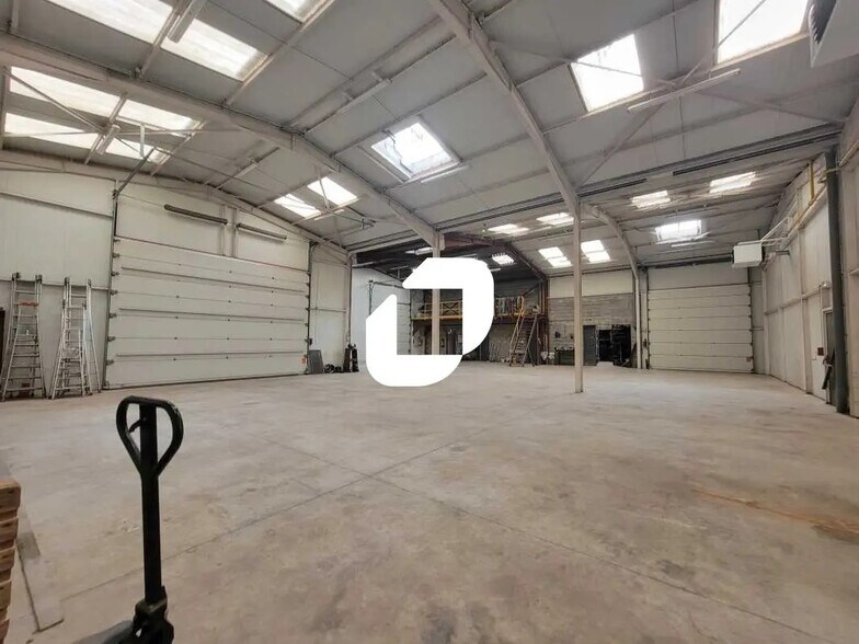 Flex in Angerville for sale - Interior Photo - Image 3 of 12