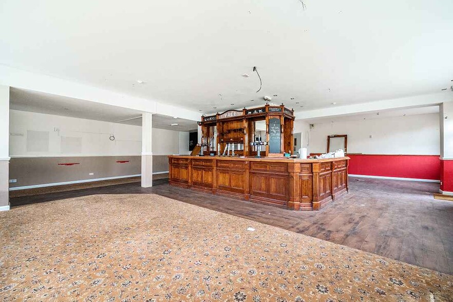 Lilian Rd, London for sale - Interior Photo - Image 2 of 4