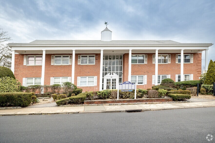 14 Vanderventer Ave, Port Washington, NY for lease - Building Photo - Image 2 of 8