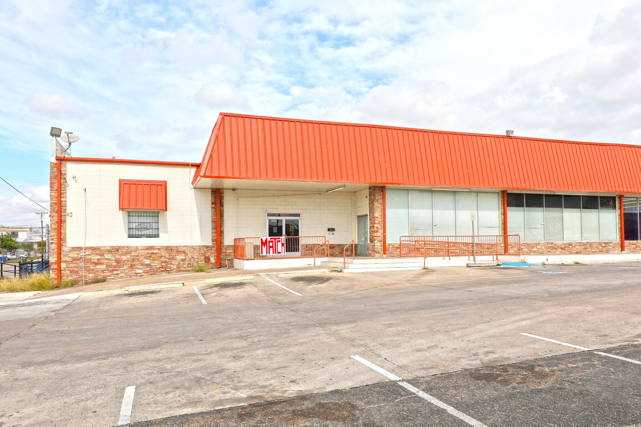 820 Guadalupe St, Laredo, TX 78040 Retail for Lease