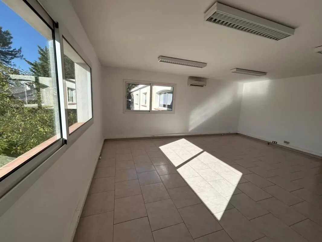 Office in Mouans-Sartoux for lease Interior Photo- Image 1 of 5
