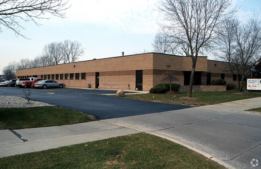 4107 John R Rd, Troy, MI 48085